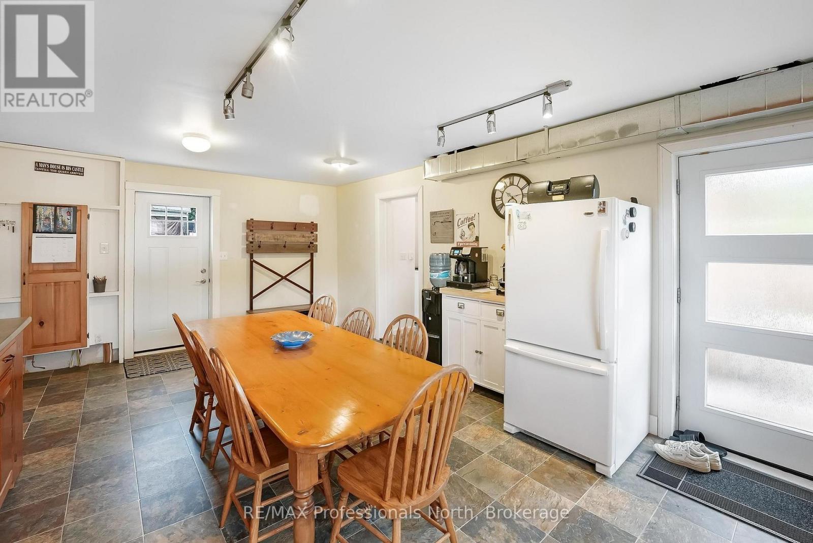 33 MAPLE AVENUE - 9