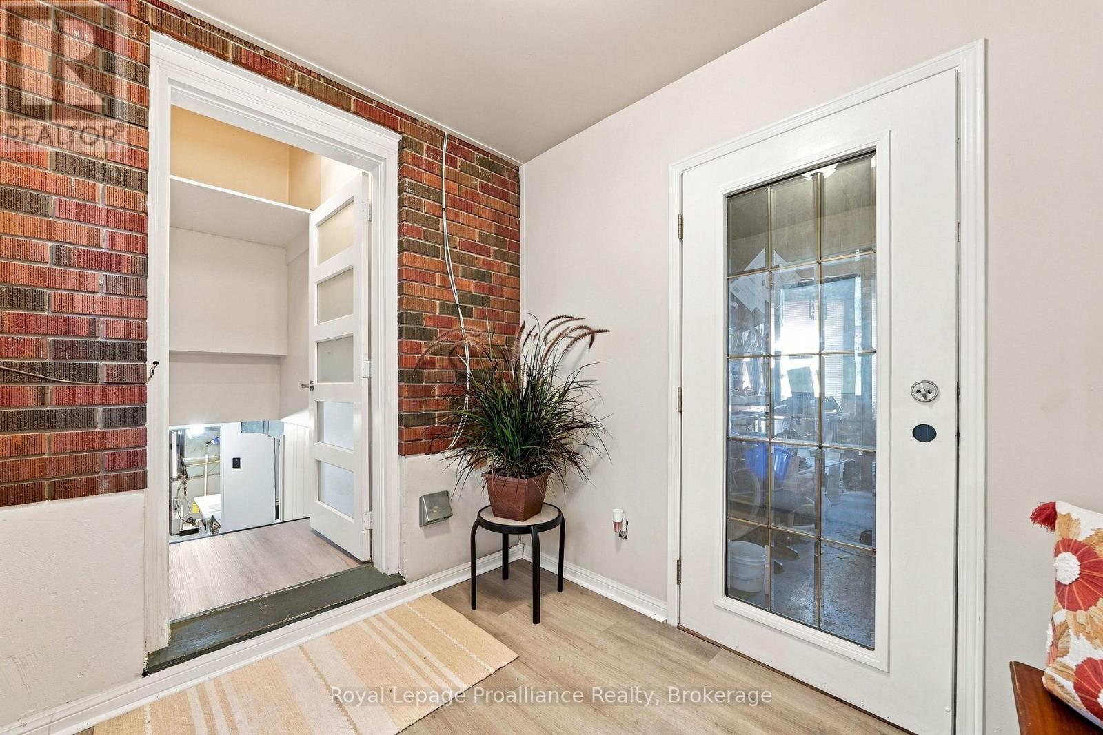 15 ELVINS GARDENS - 16