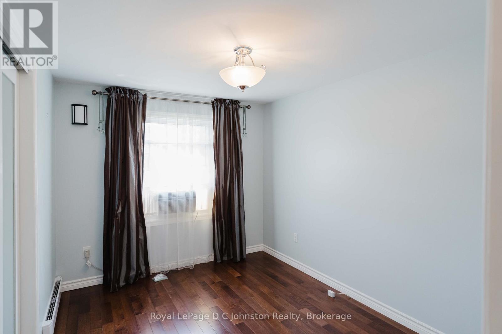 19 SMITH STREET - 13
