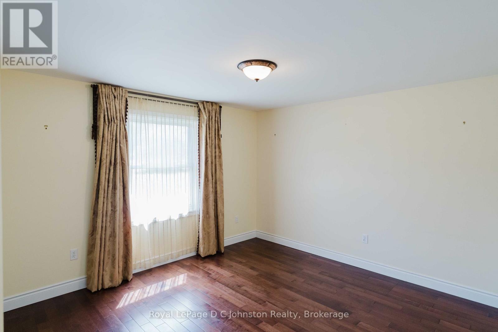 19 SMITH STREET - 15