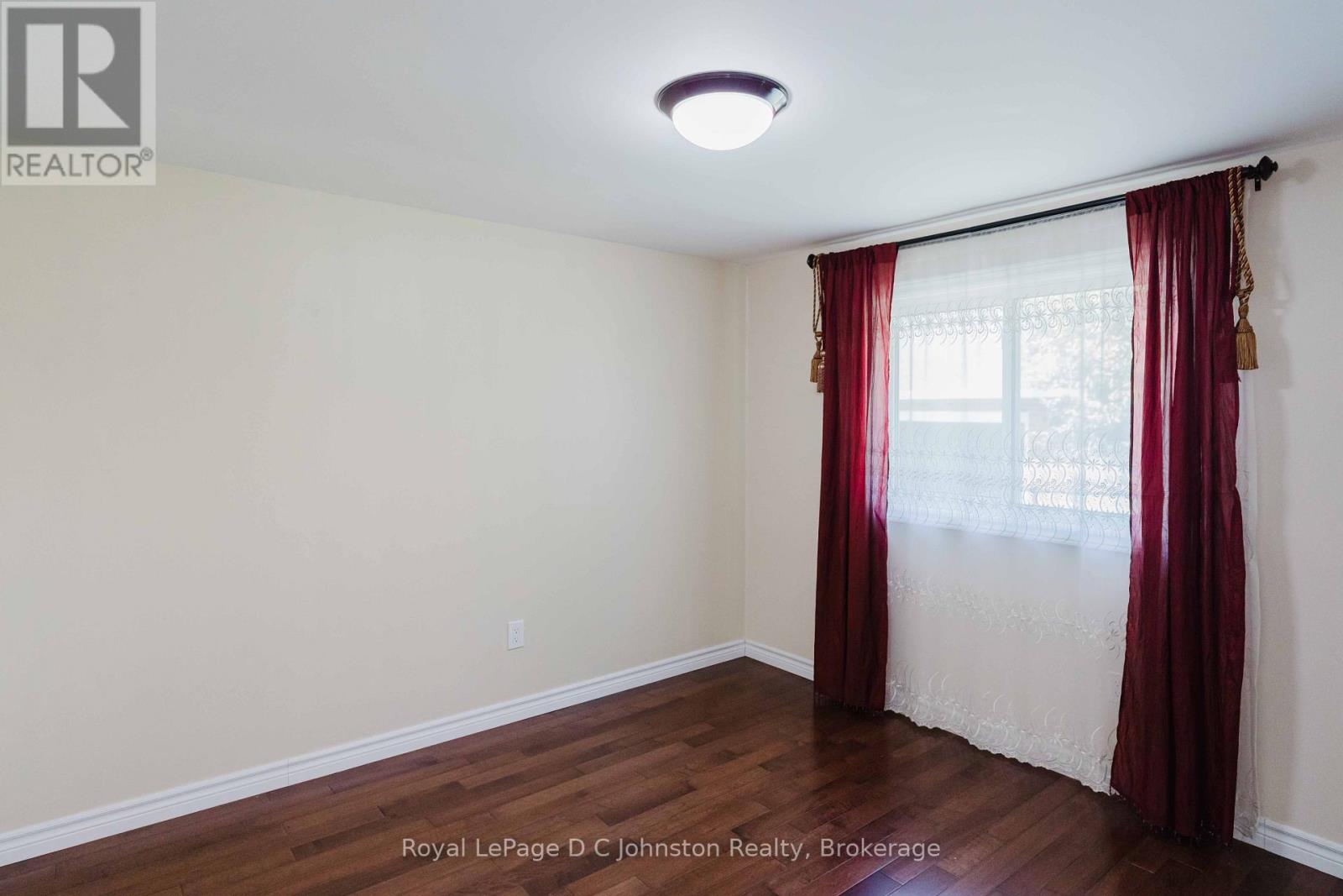 19 SMITH STREET - 17