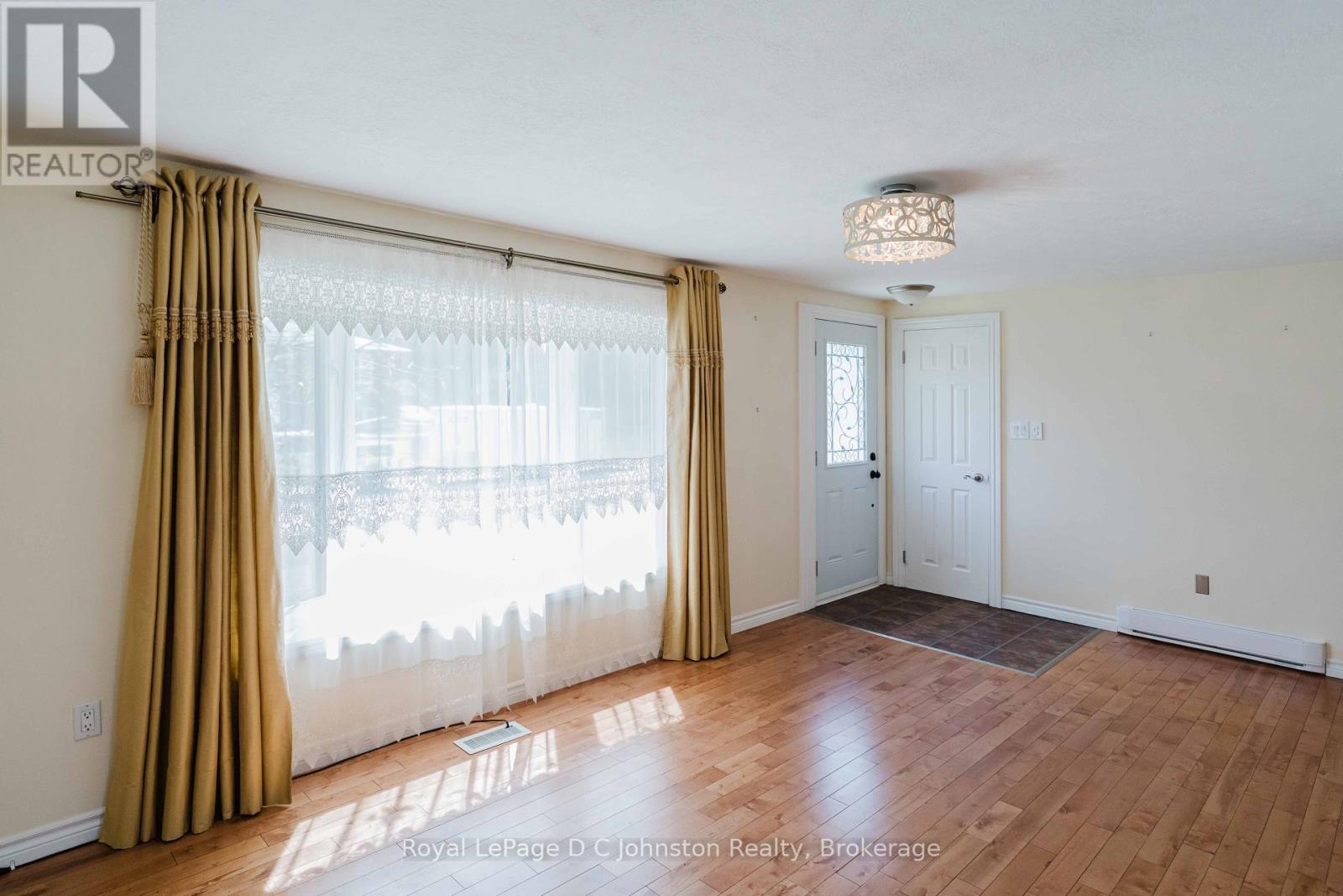 19 SMITH STREET - Image 4