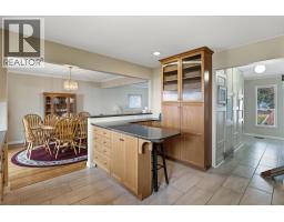 Full bathroom - 3213 Sundance Drive, West Kelowna, BC V4T1S4 Photo 7