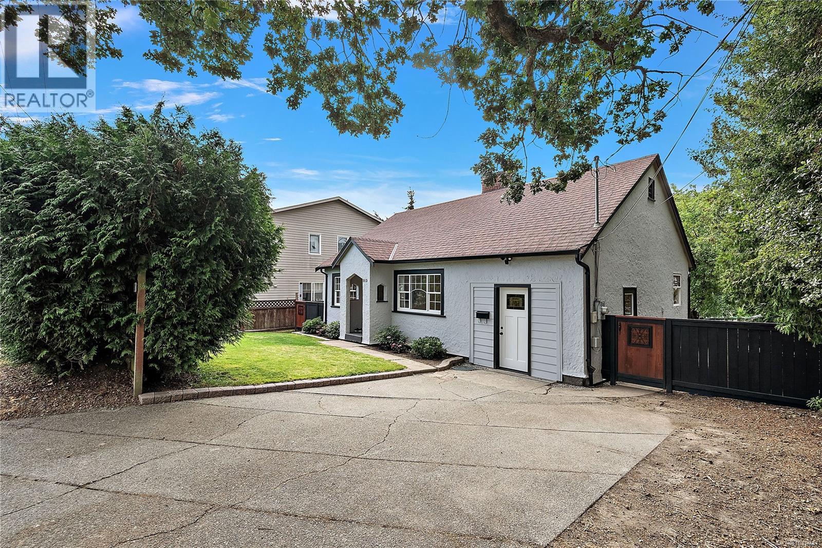 813 Portage Rd - 1