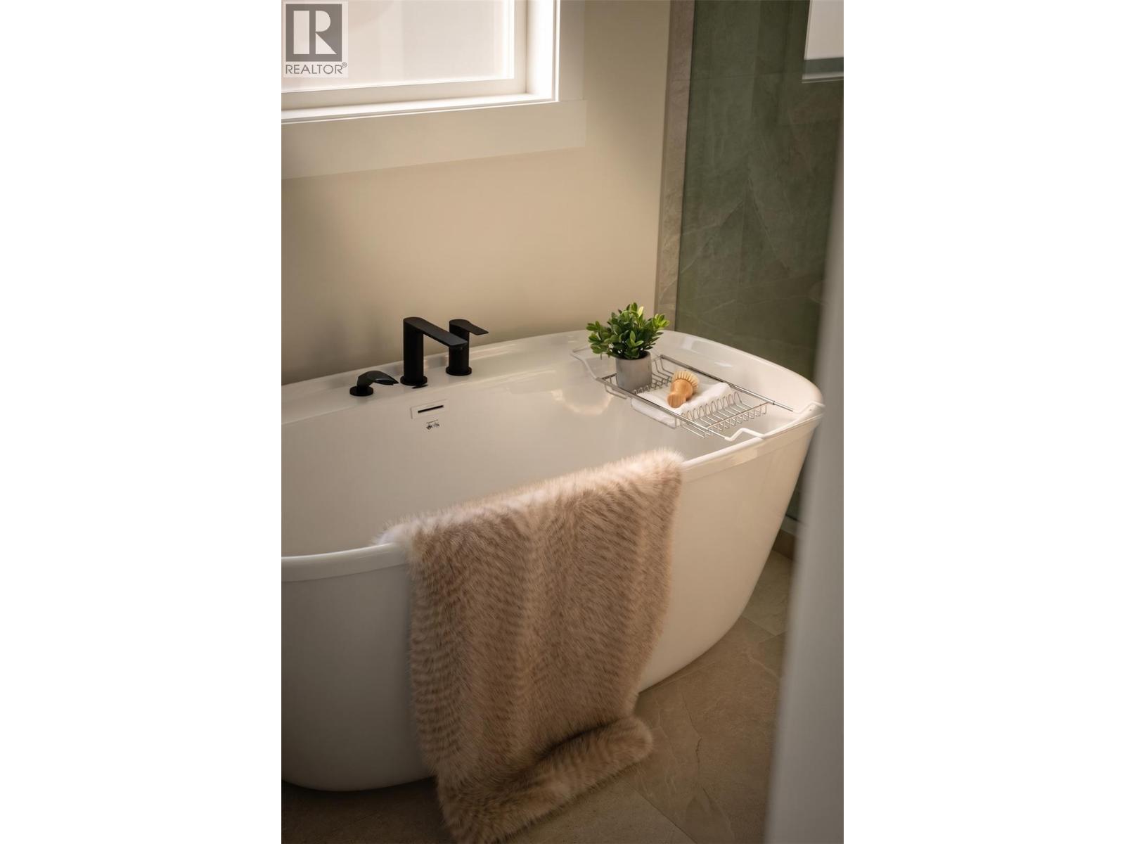  2531 Pinnacle Ridge Drive, West Kelowna