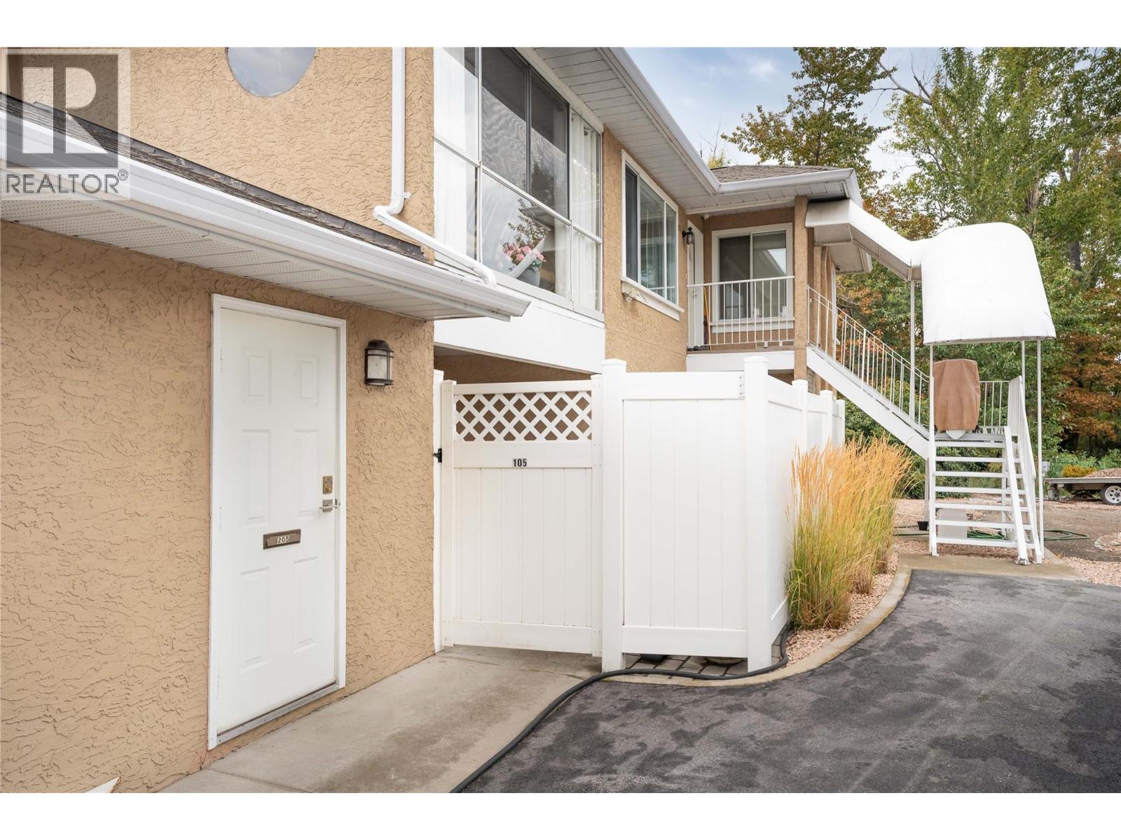 #105 320 Brandon Avenue, Penticton, British Columbia, V2A3S8, Penticton, British Columbia — photo 3 of 5