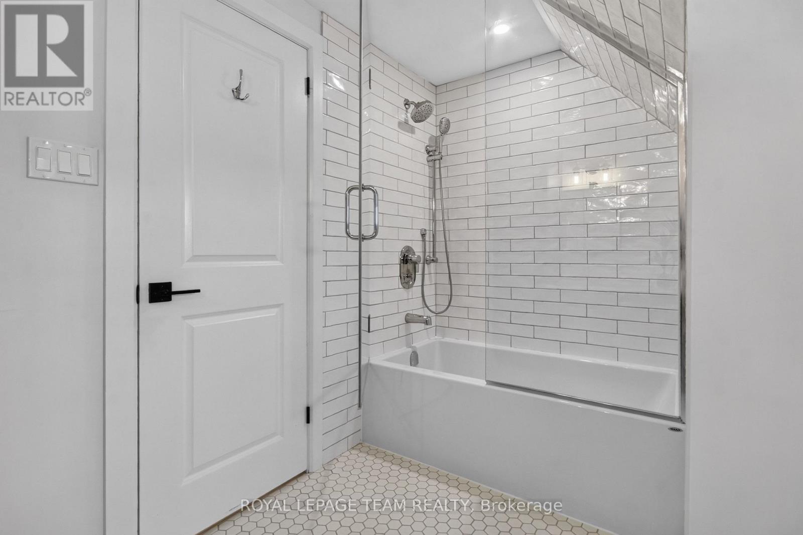 2710 RIVER ROAD - 35