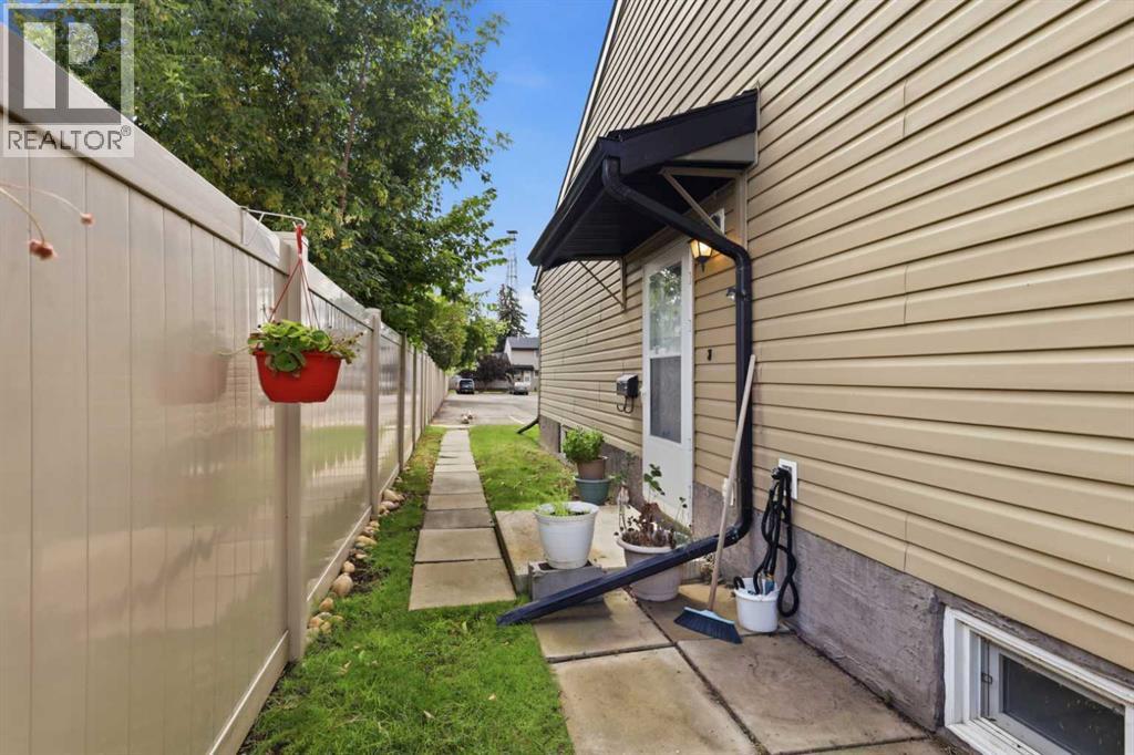 Listing photo – 18, 96 Holmes Street, Red Deer