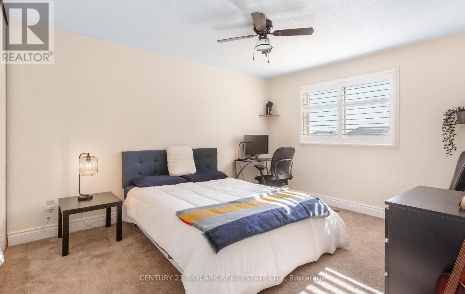 574 SUNNYVALE CRESCENT - 21