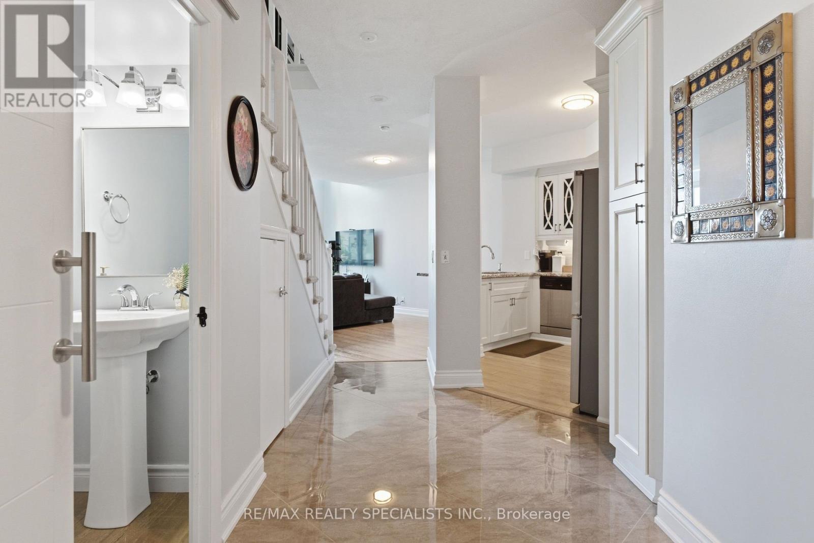 #711 3939 DUKE OF YORK BOULEVARD - Image 6
