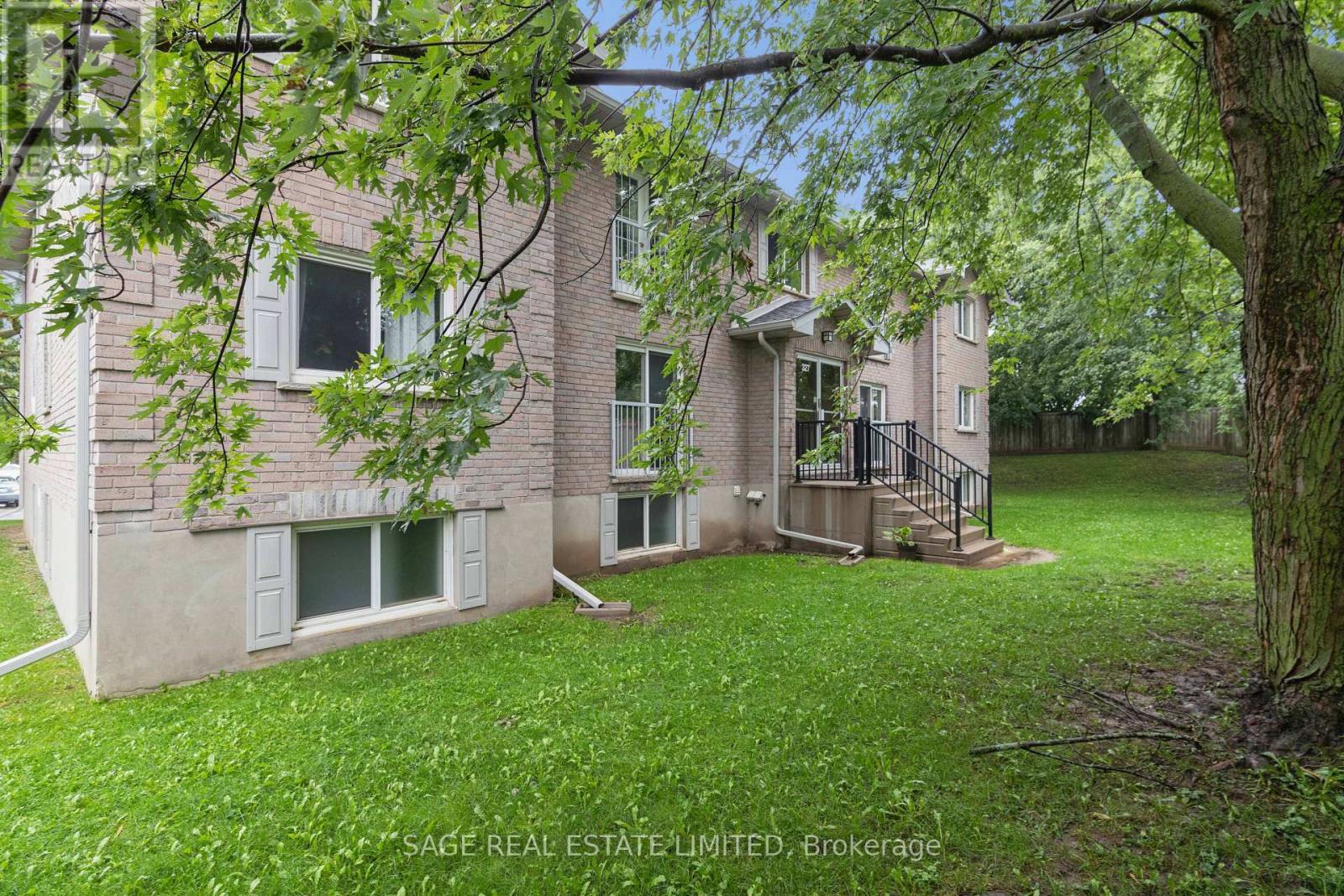 10 - 327 NORTHLAKE DRIVE — photo 3