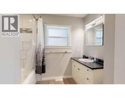 4942 Kyllo Road, 108 Mile Ranch, BC V0K2Z0 Photo 19