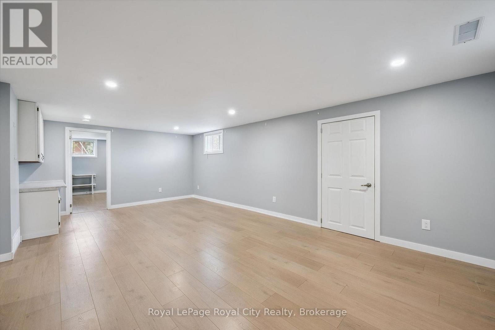 216 STEVENSON STREET N - Image 20