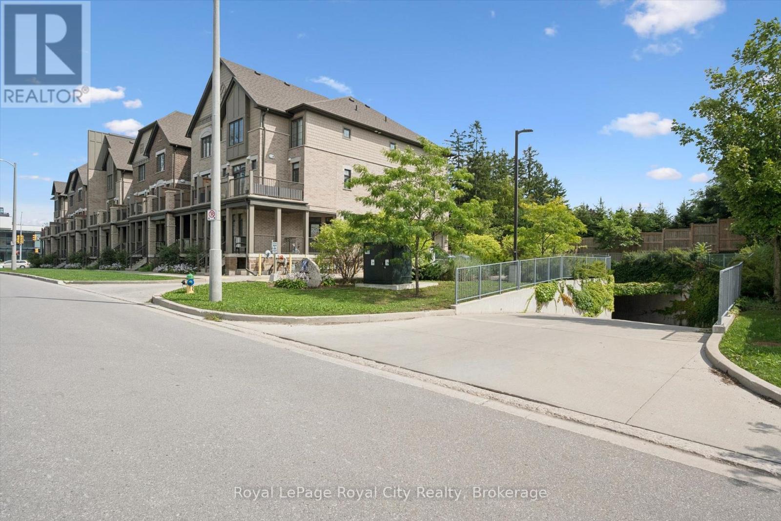 #207 333 Gosling Gardens, Guelph (Clairfields/Hanlon Business Park), Ontario, N1L0P8, Guelph (Clairfields/Hanlon Business Park), Ontario — photo 3 of 5