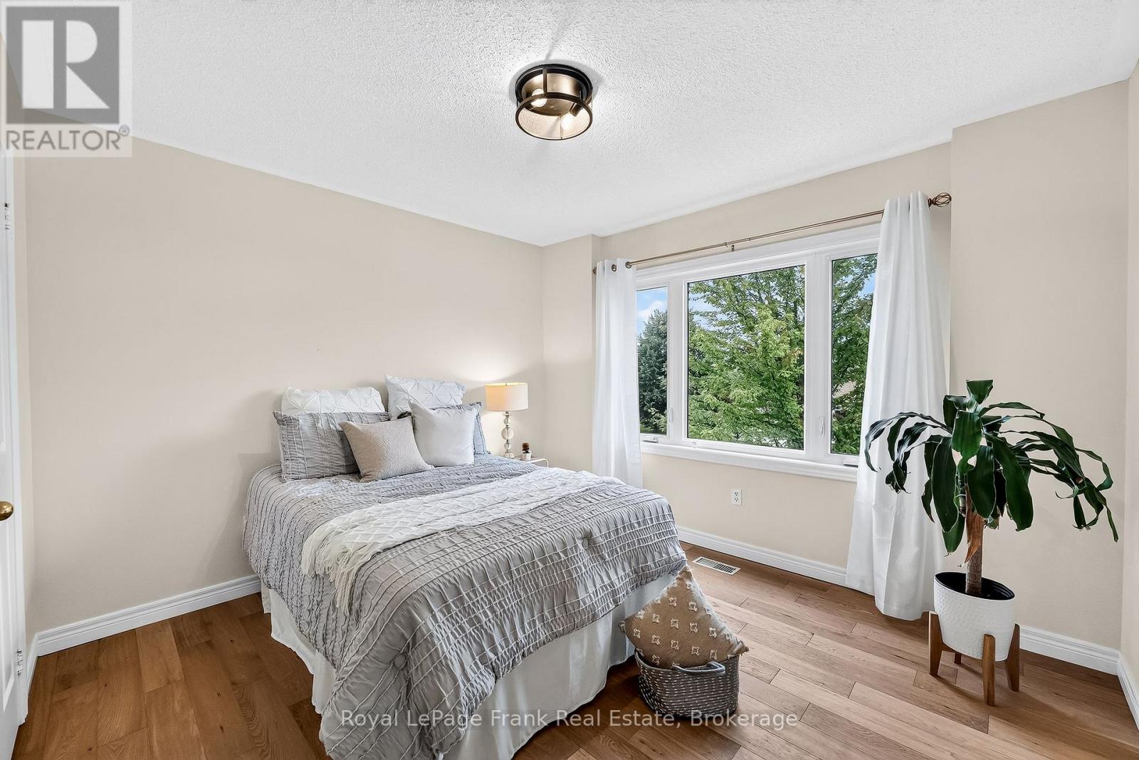 459 VICTORIA STREET - Image 27