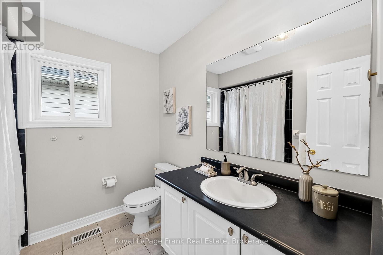 459 VICTORIA STREET - Image 32