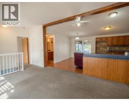 Living room - 327 97a Highway, Spallumcheen, BC V0E1B6 Photo 16
