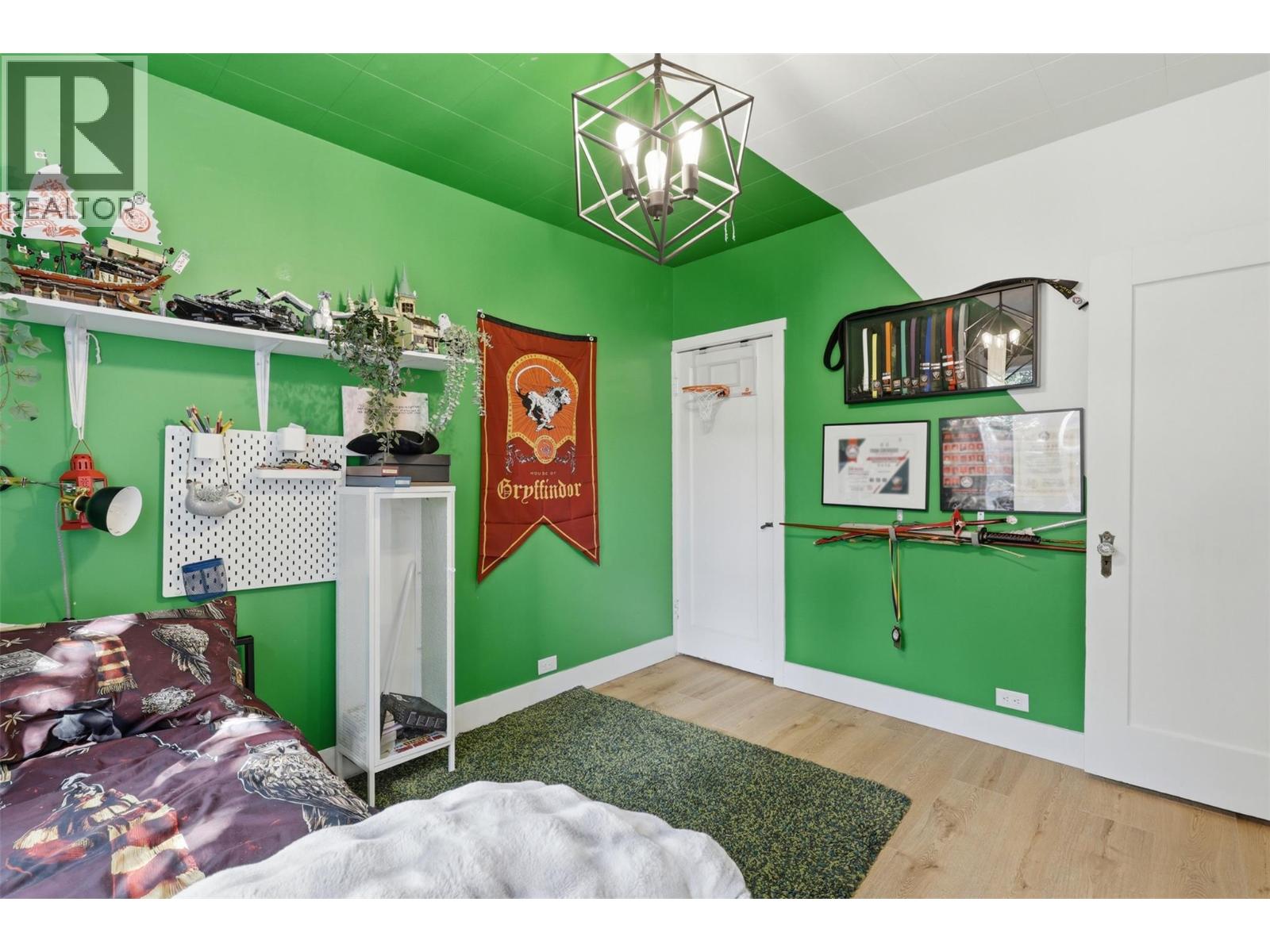 675 DOMINION Street - 24