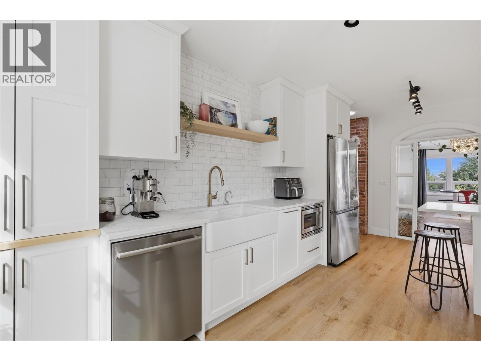 675 DOMINION Street - 16