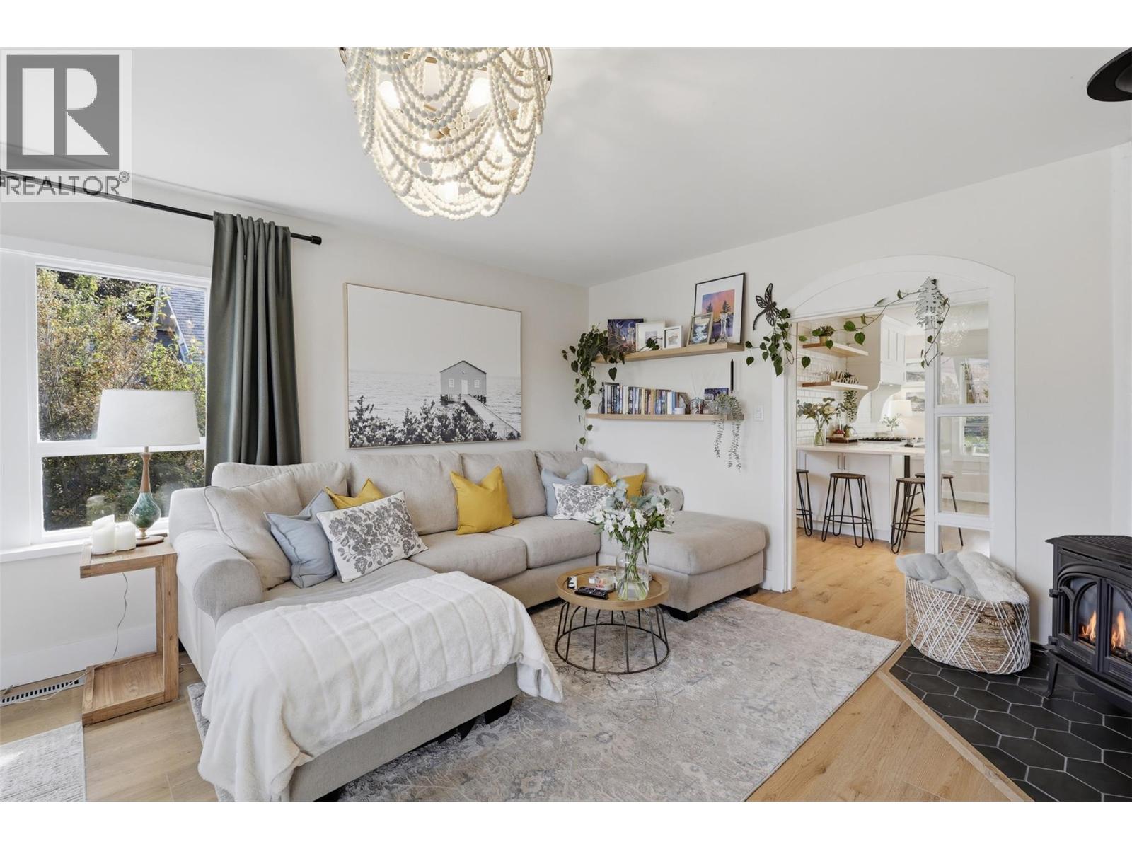 675 DOMINION Street - 8