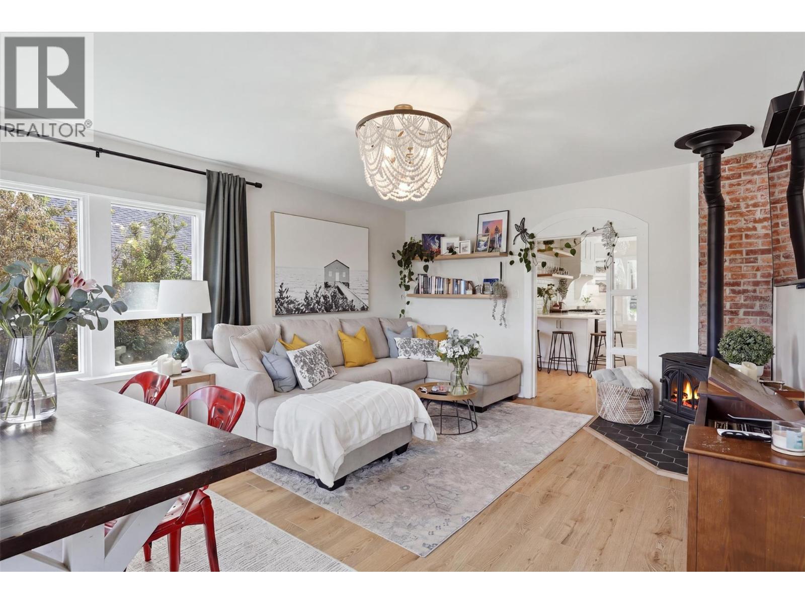 675 DOMINION Street - 7