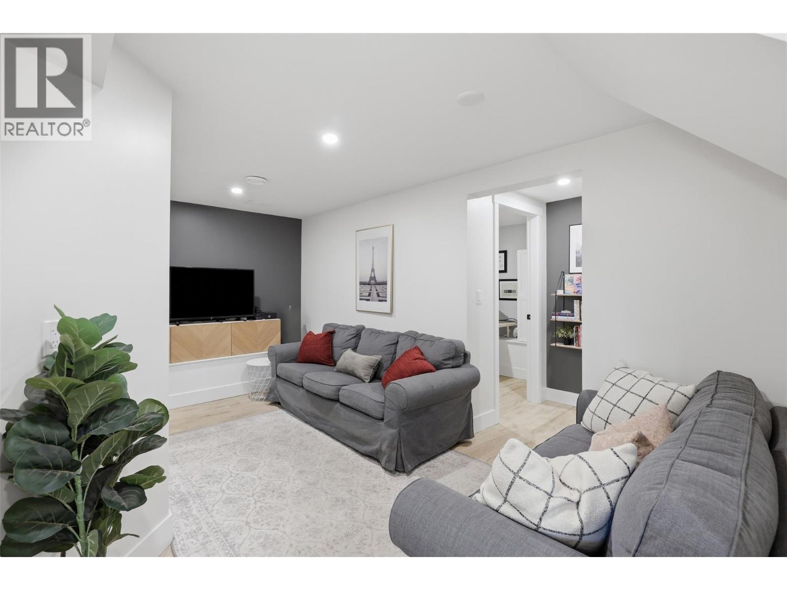 675 DOMINION Street - 41