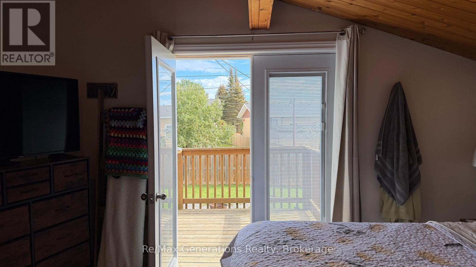 37 SOUTHRIDGE CRESCENT N - 16