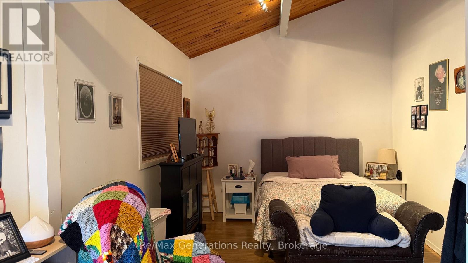 37 SOUTHRIDGE CRESCENT N - Image 18