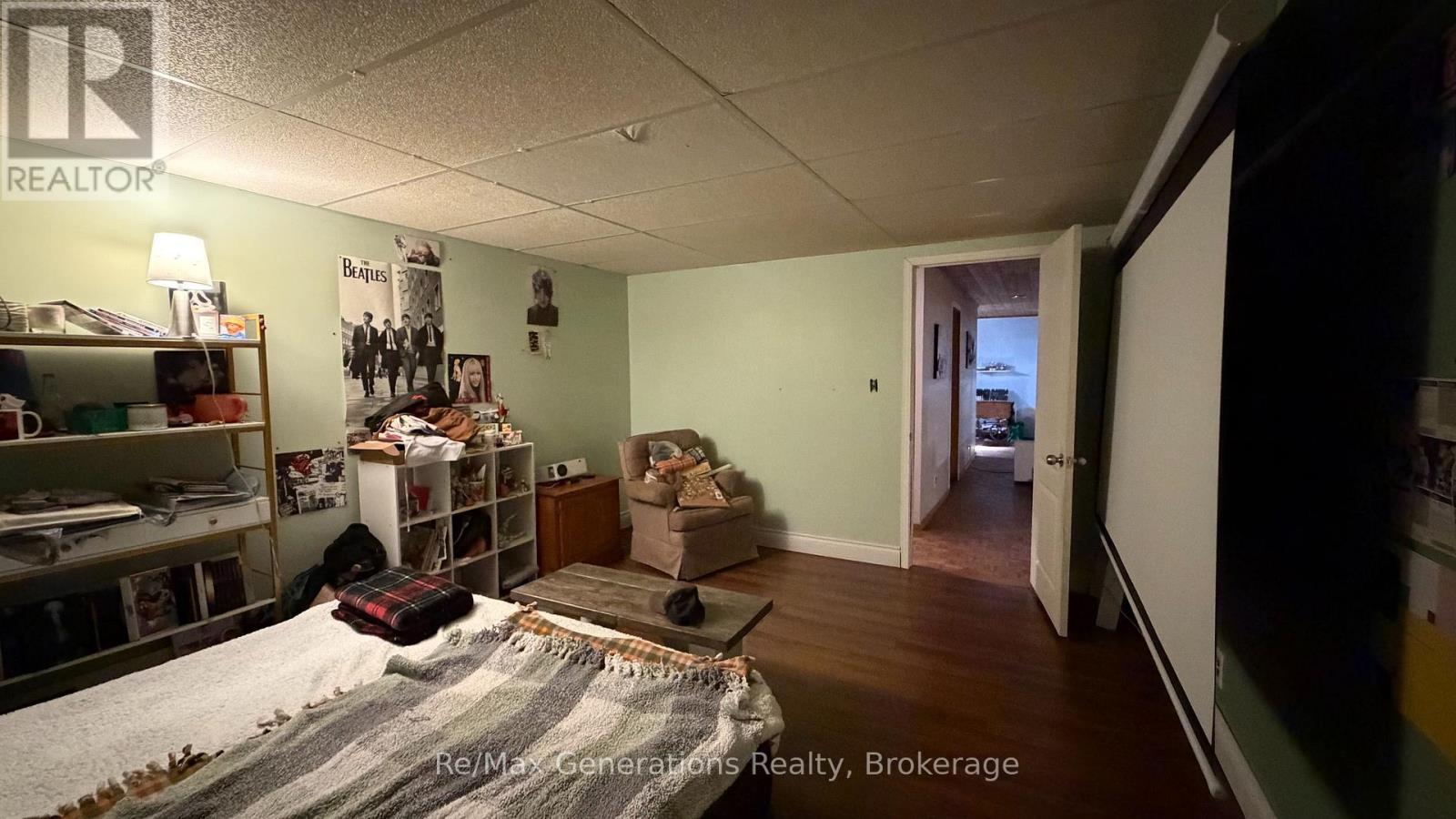 37 SOUTHRIDGE CRESCENT N - 23