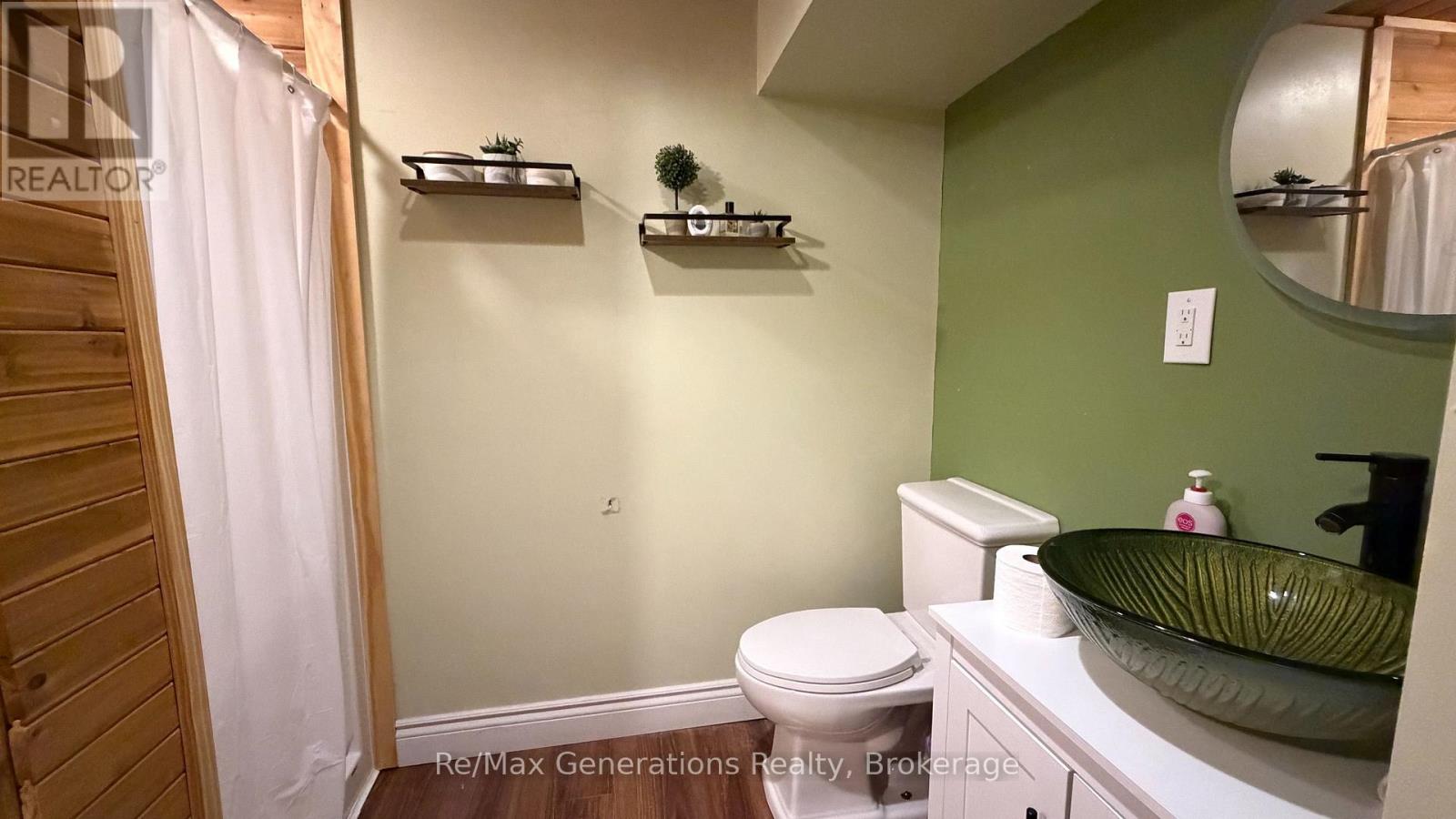 37 SOUTHRIDGE CRESCENT N - 25