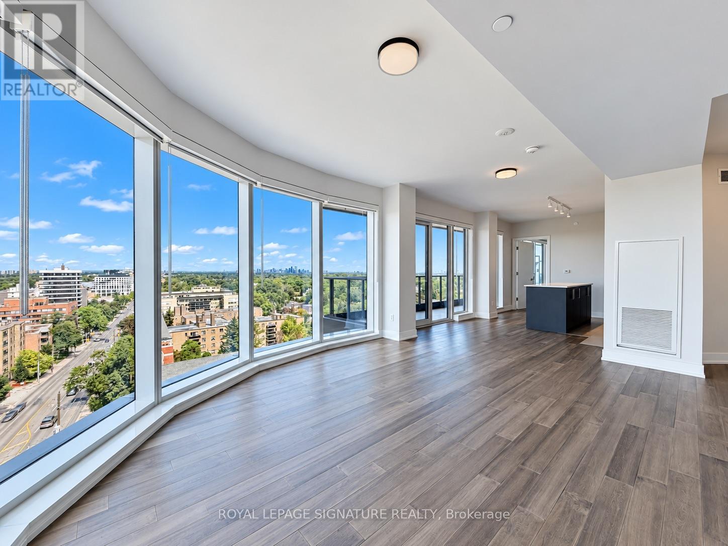 Photo of 2525 Bathurst Street
