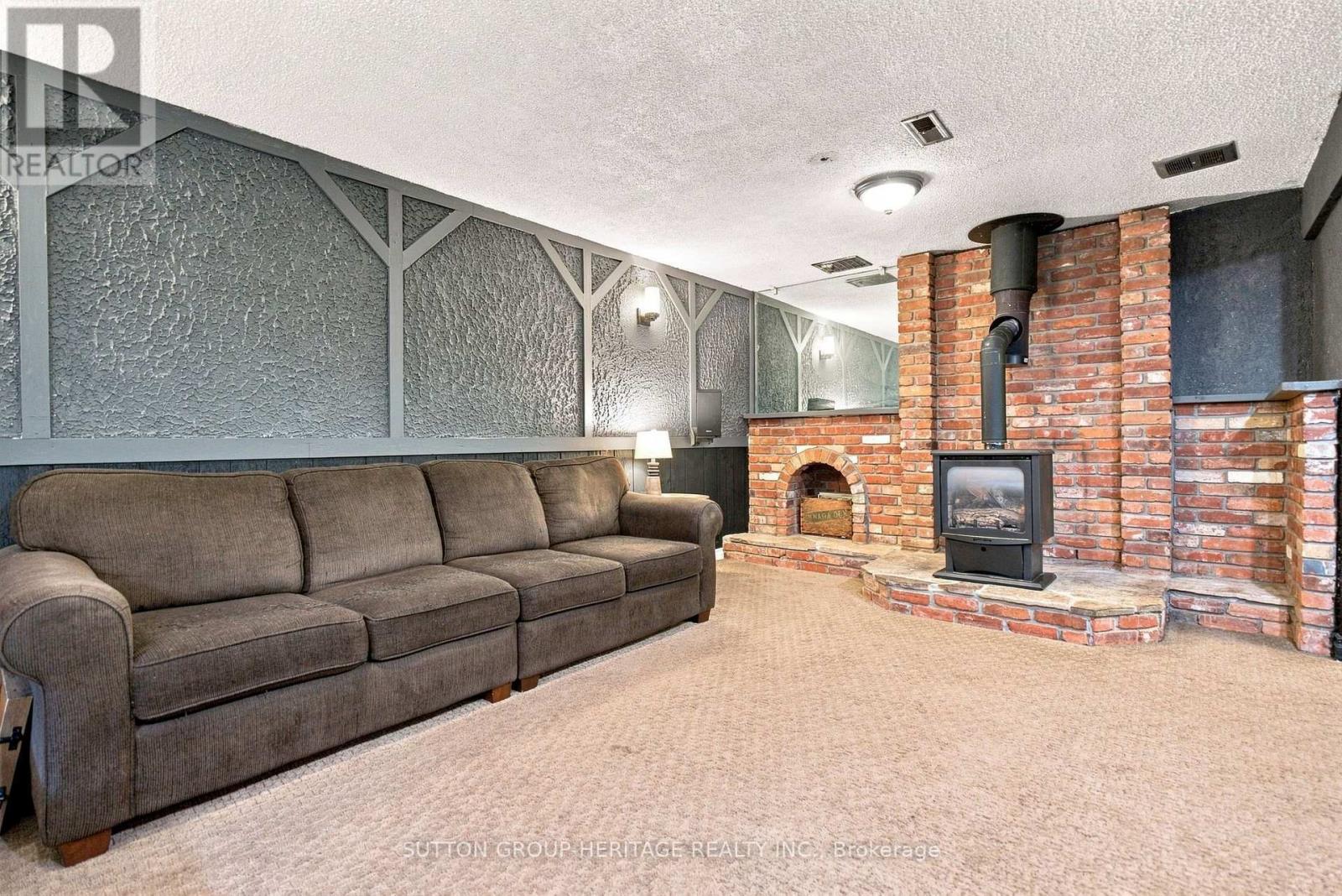 843 CARNATION COURT - 18