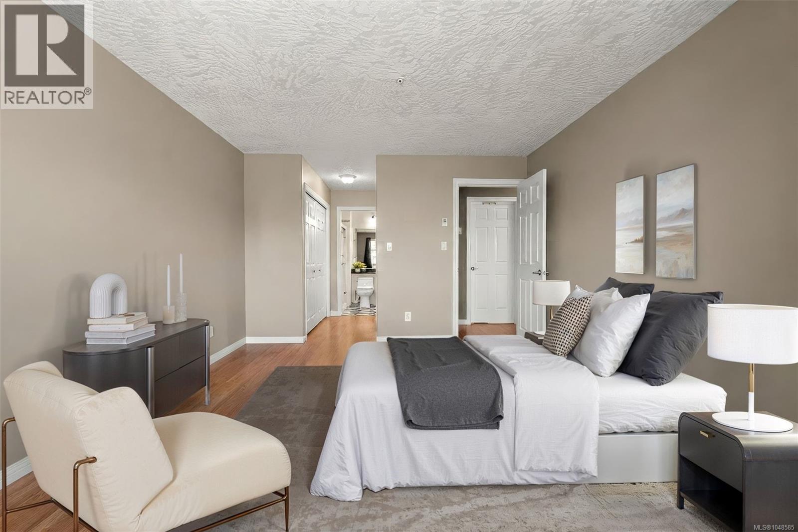 301 2440 Oakville Avenue, Sidney