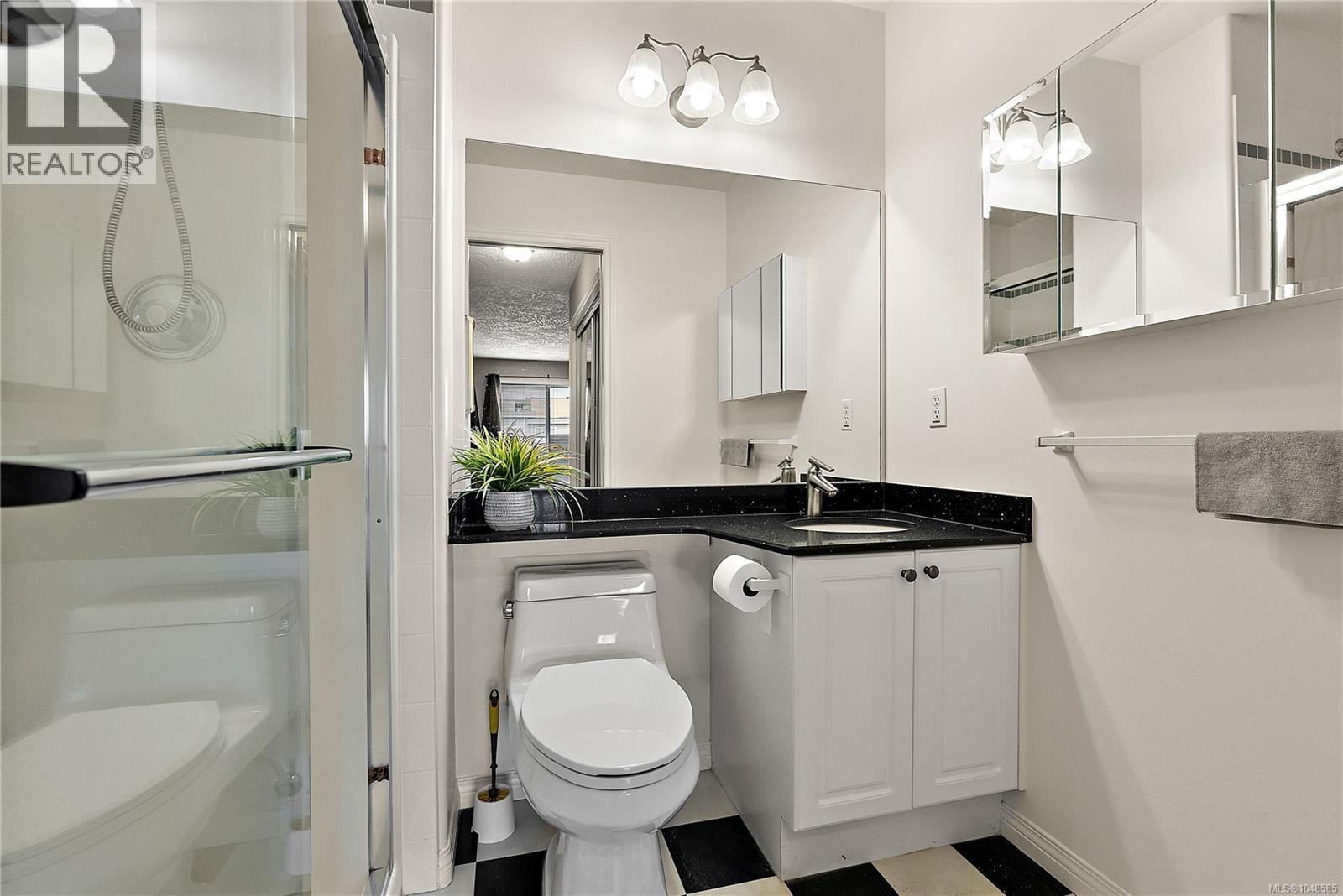 301 2440 Oakville Avenue, Sidney
