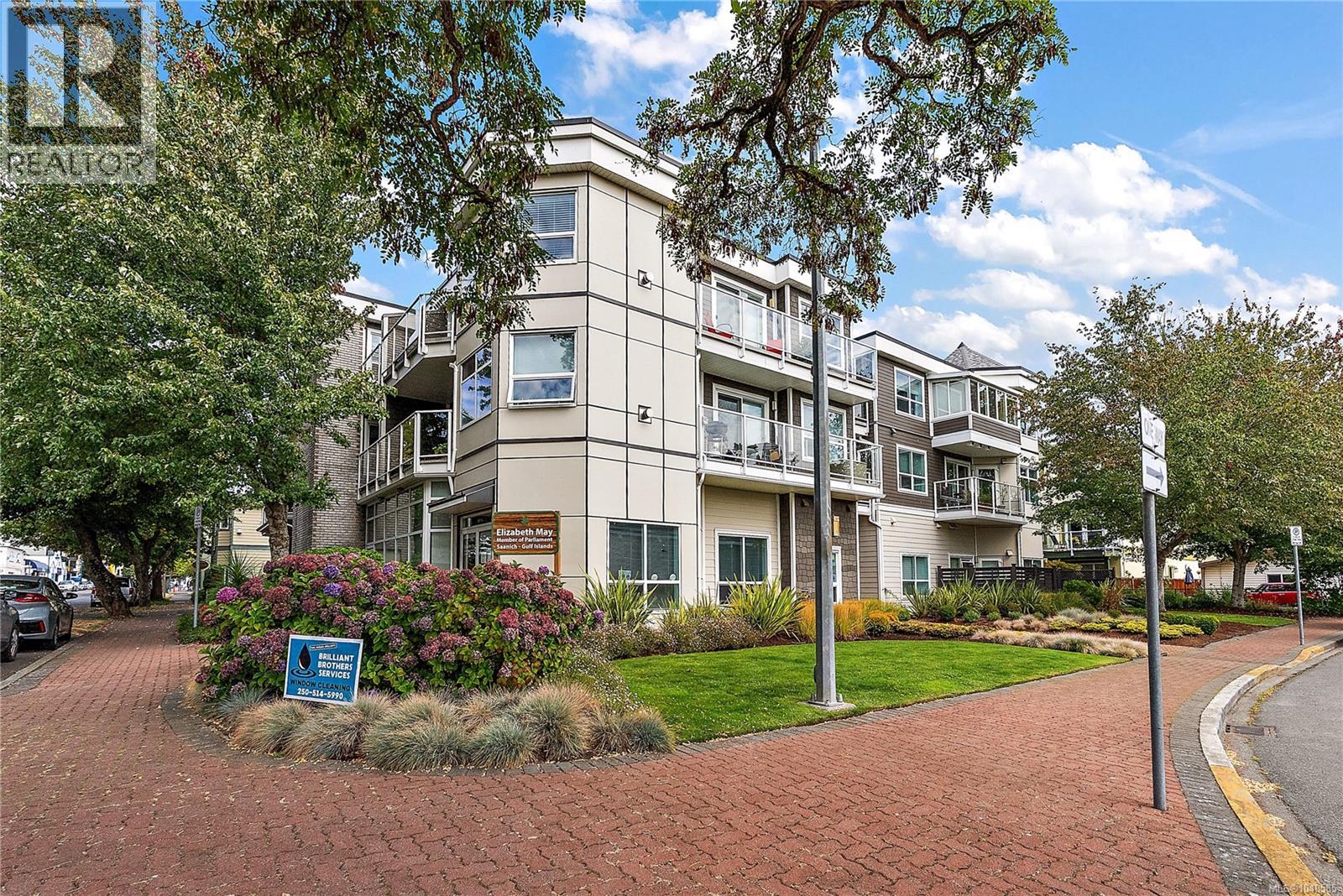 301 2440 Oakville Avenue, Sidney
