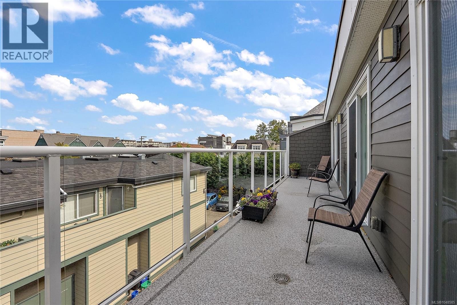 301 2440 Oakville Avenue, Sidney