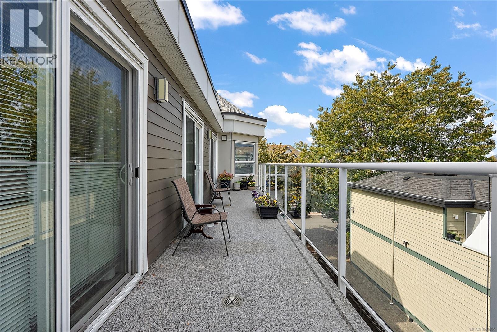 301 2440 Oakville Avenue, Sidney
