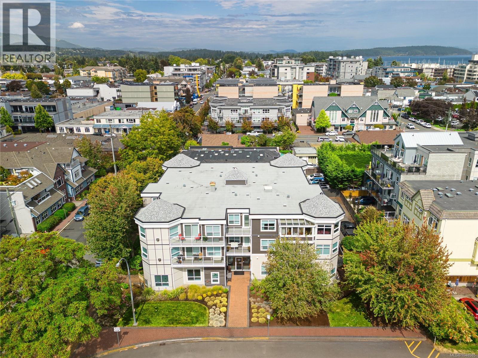 301 2440 Oakville Avenue, Sidney