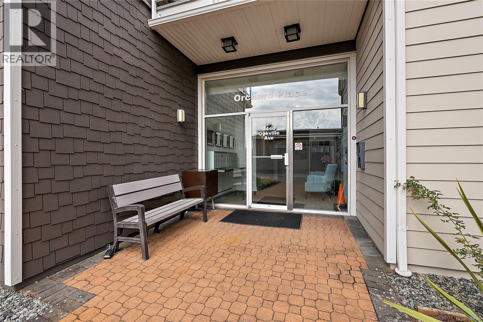 301 2440 Oakville Avenue, Sidney
