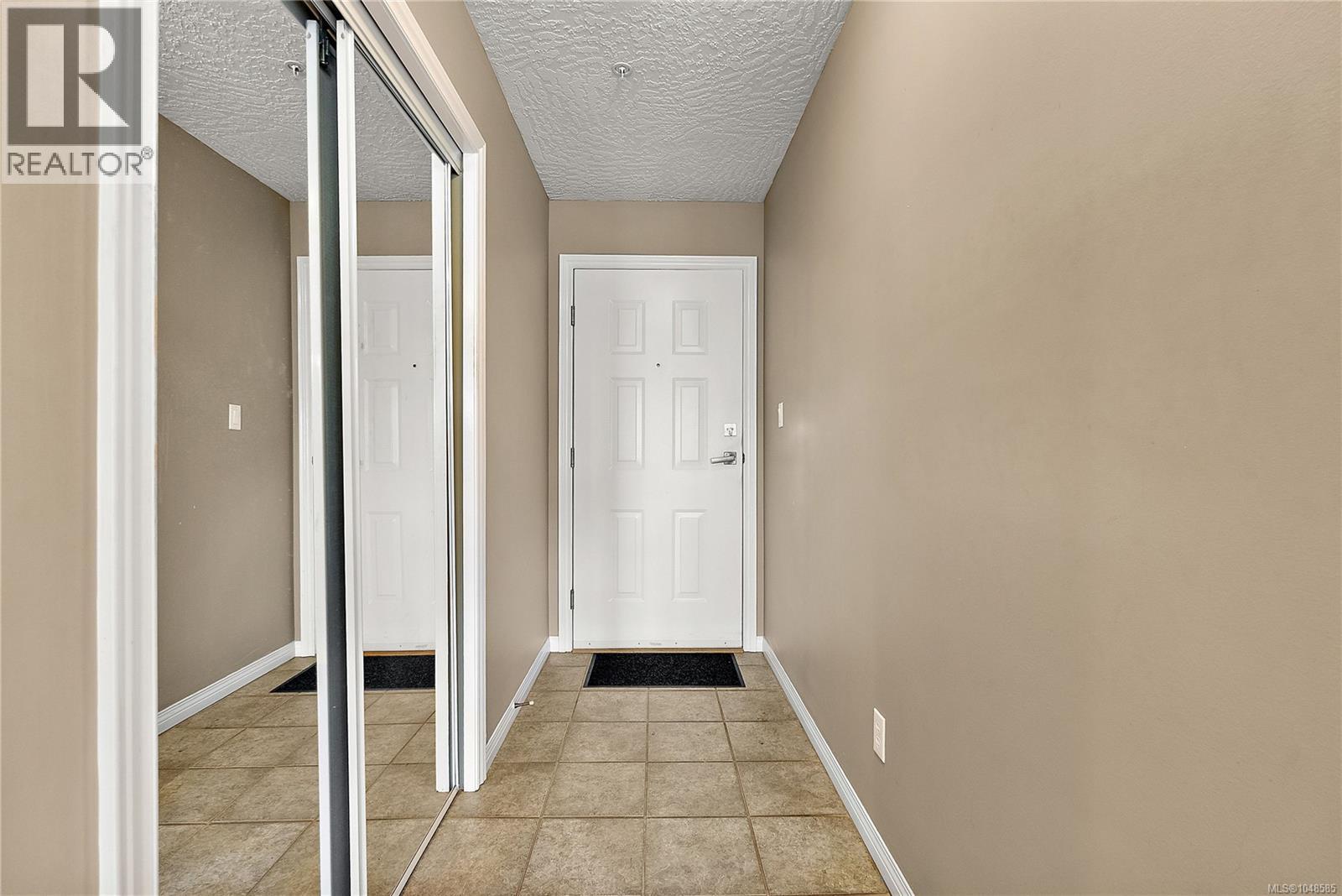 301 2440 Oakville Avenue, Sidney