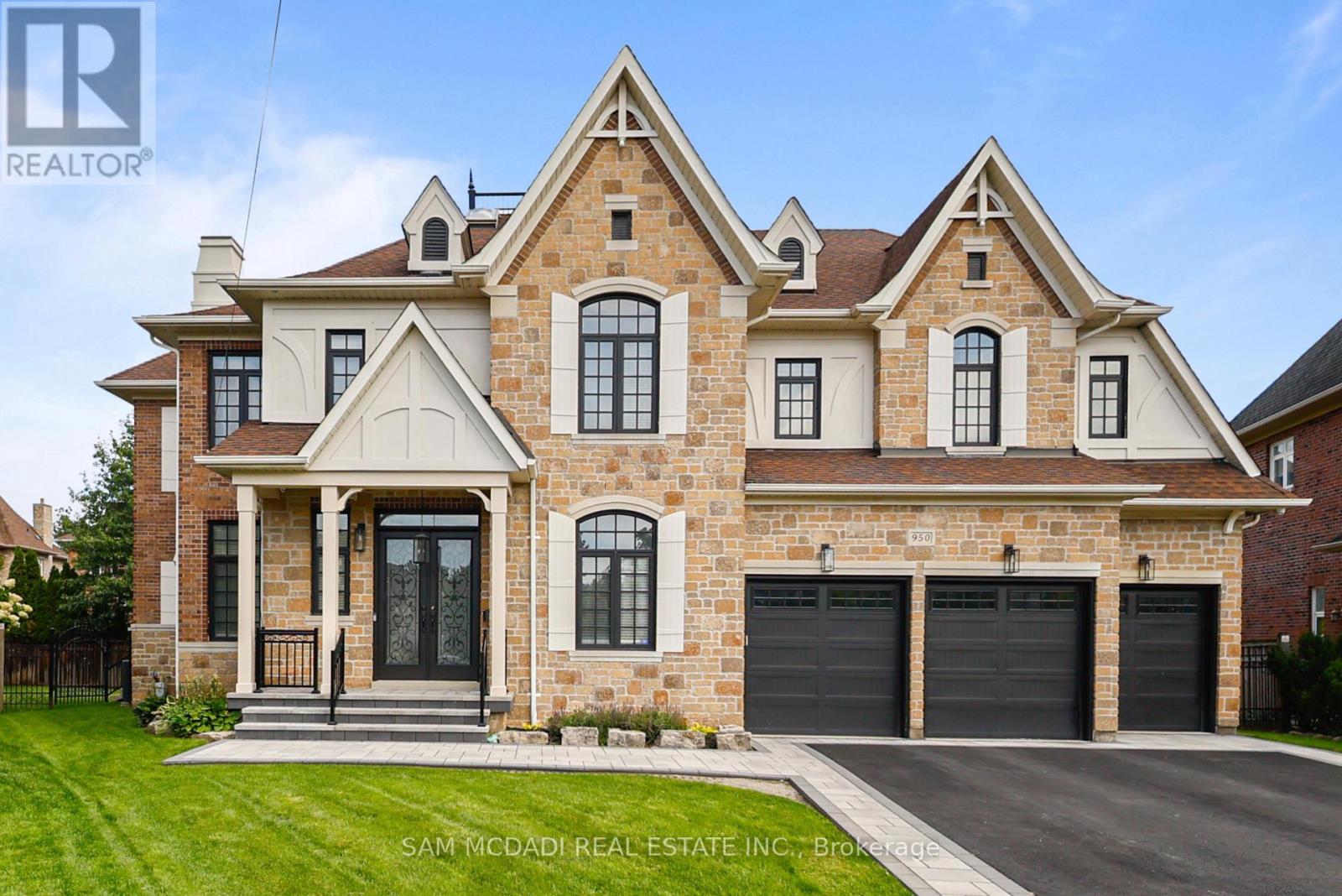 Photo of 950 Fredonia Drive