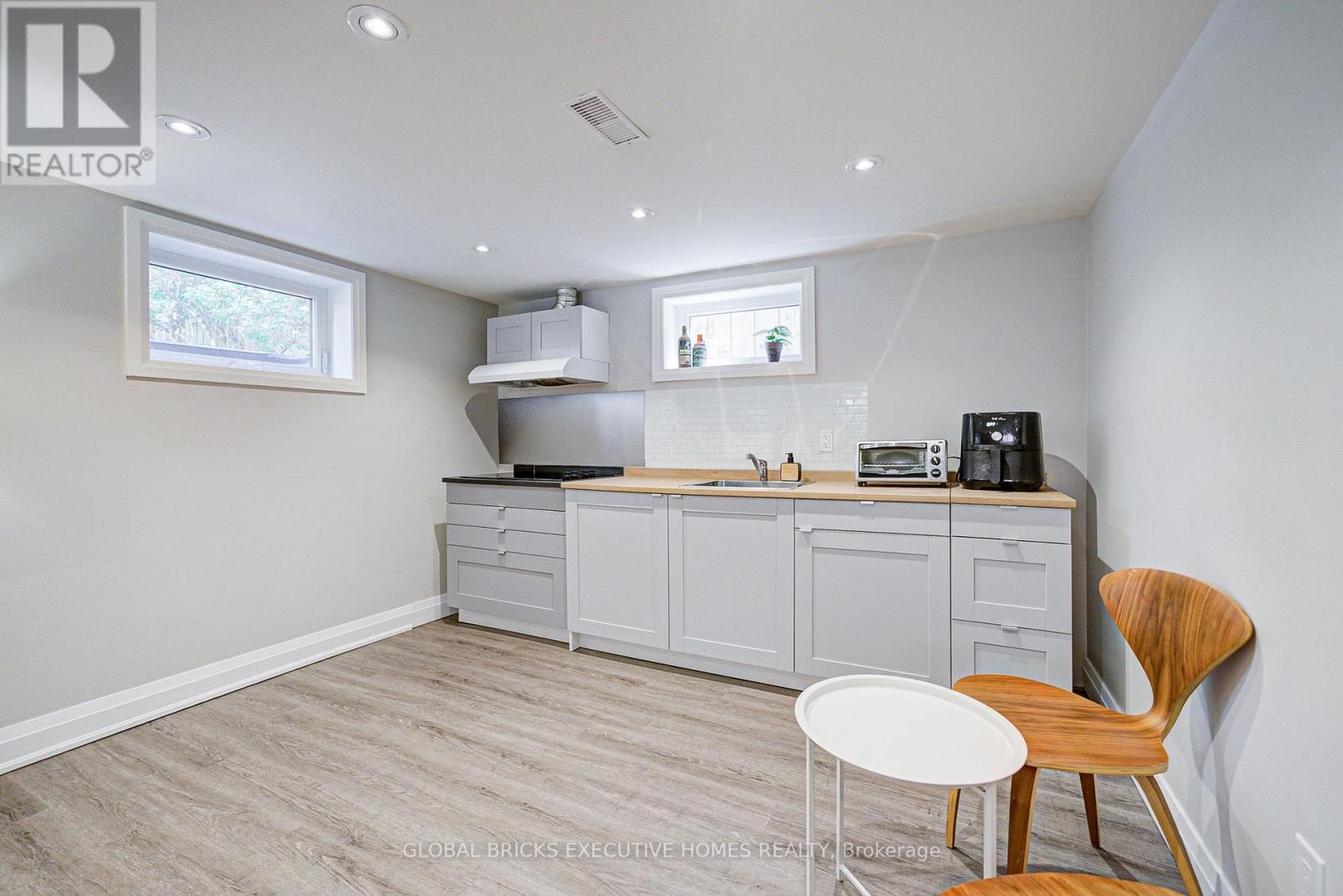 6 CARDIGAN ROAD - 22