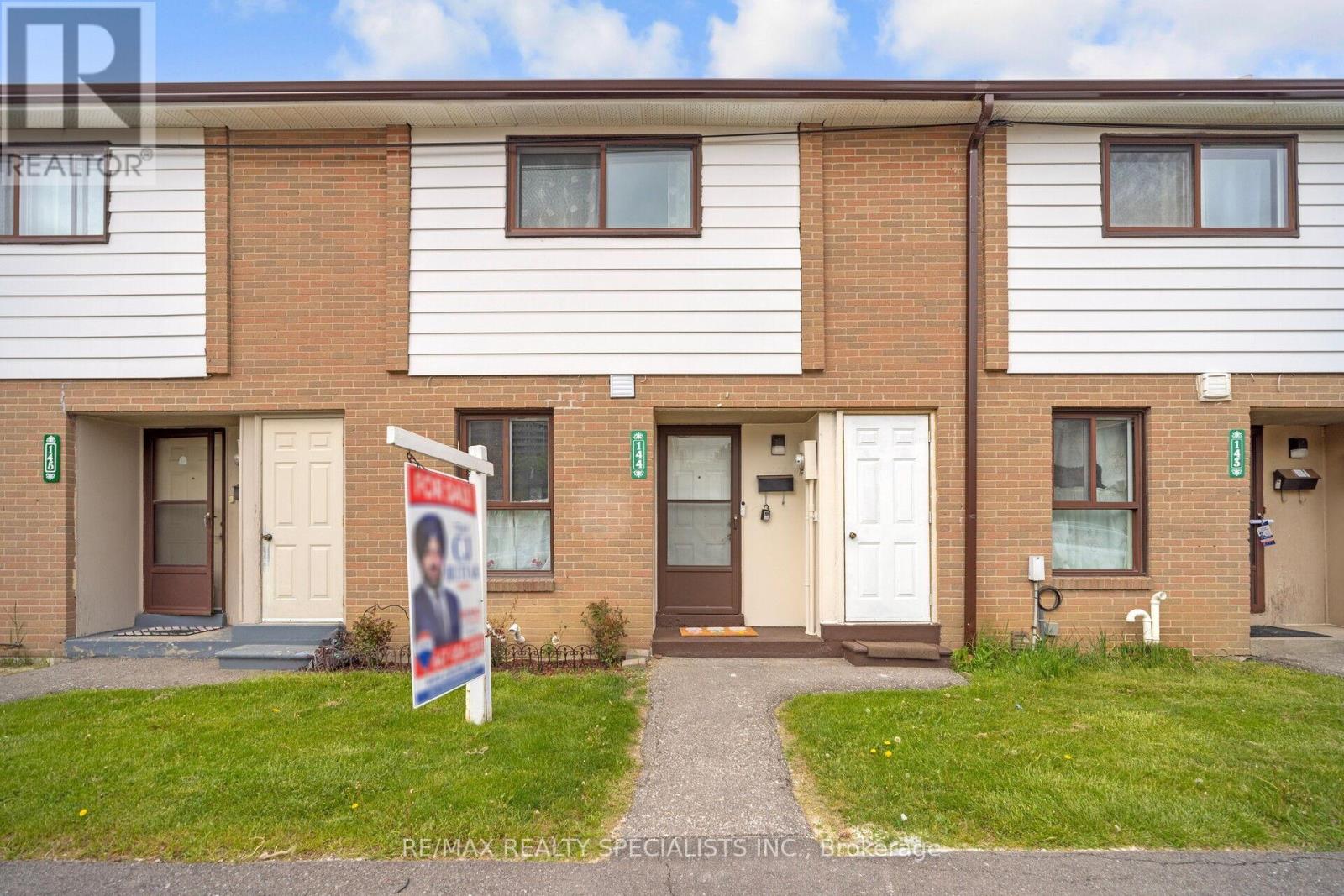 144 FLEETWOOD CRESCENT - 1