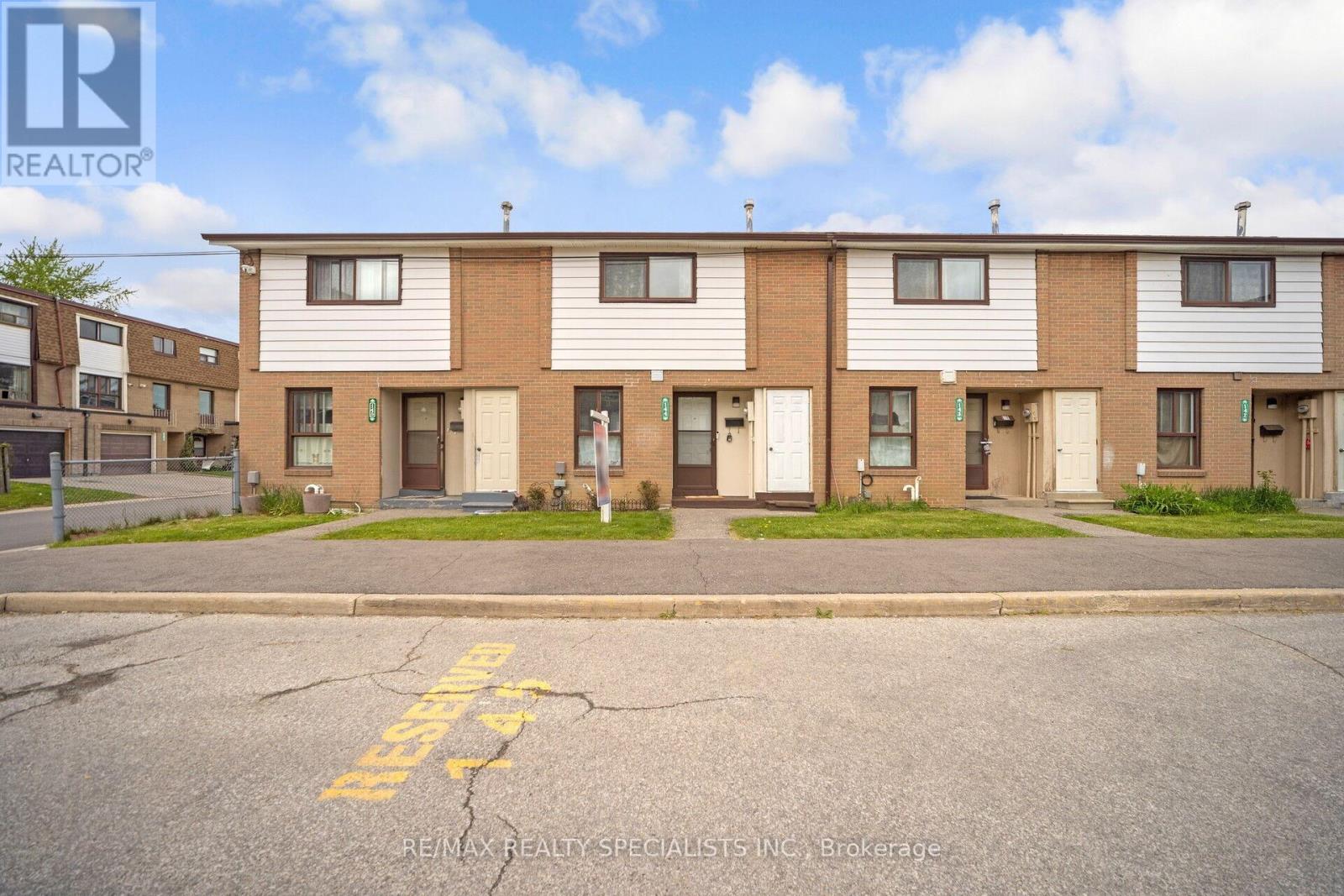 144 FLEETWOOD CRESCENT - 2