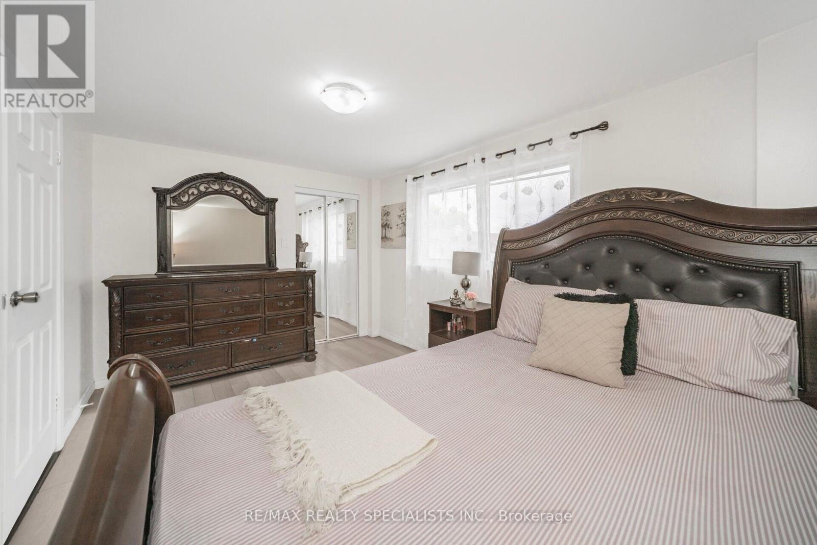 144 FLEETWOOD CRESCENT - 22