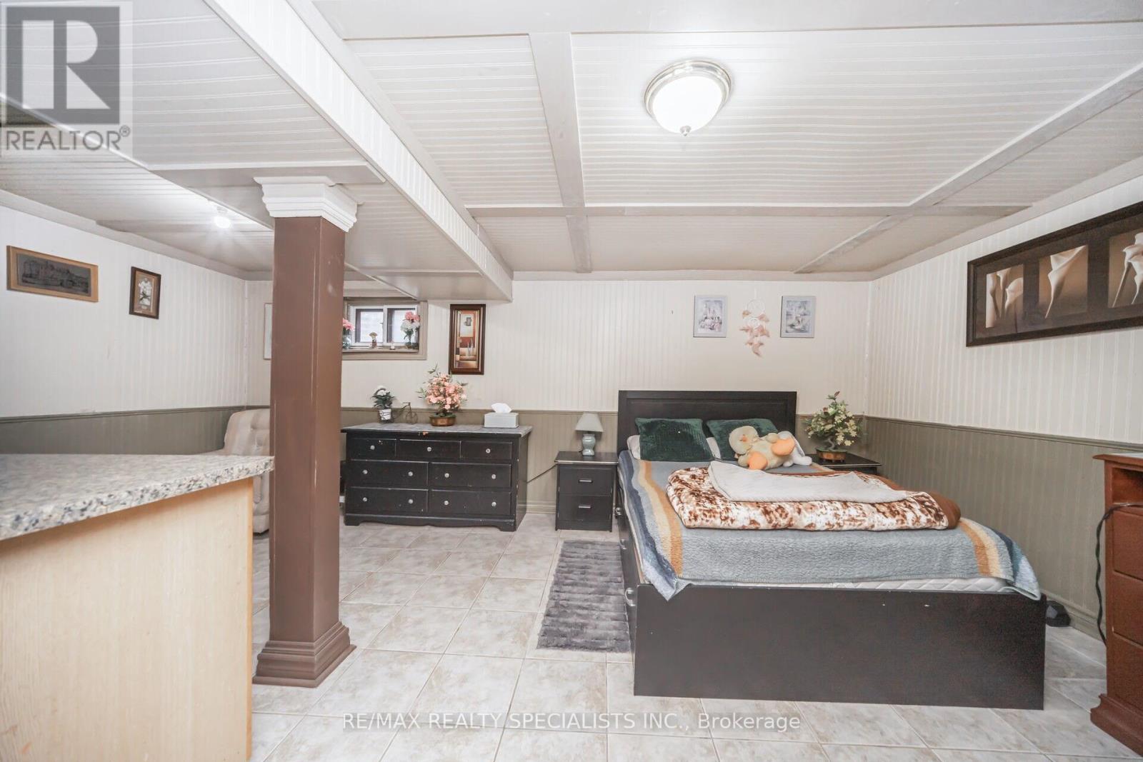 144 FLEETWOOD CRESCENT - 33