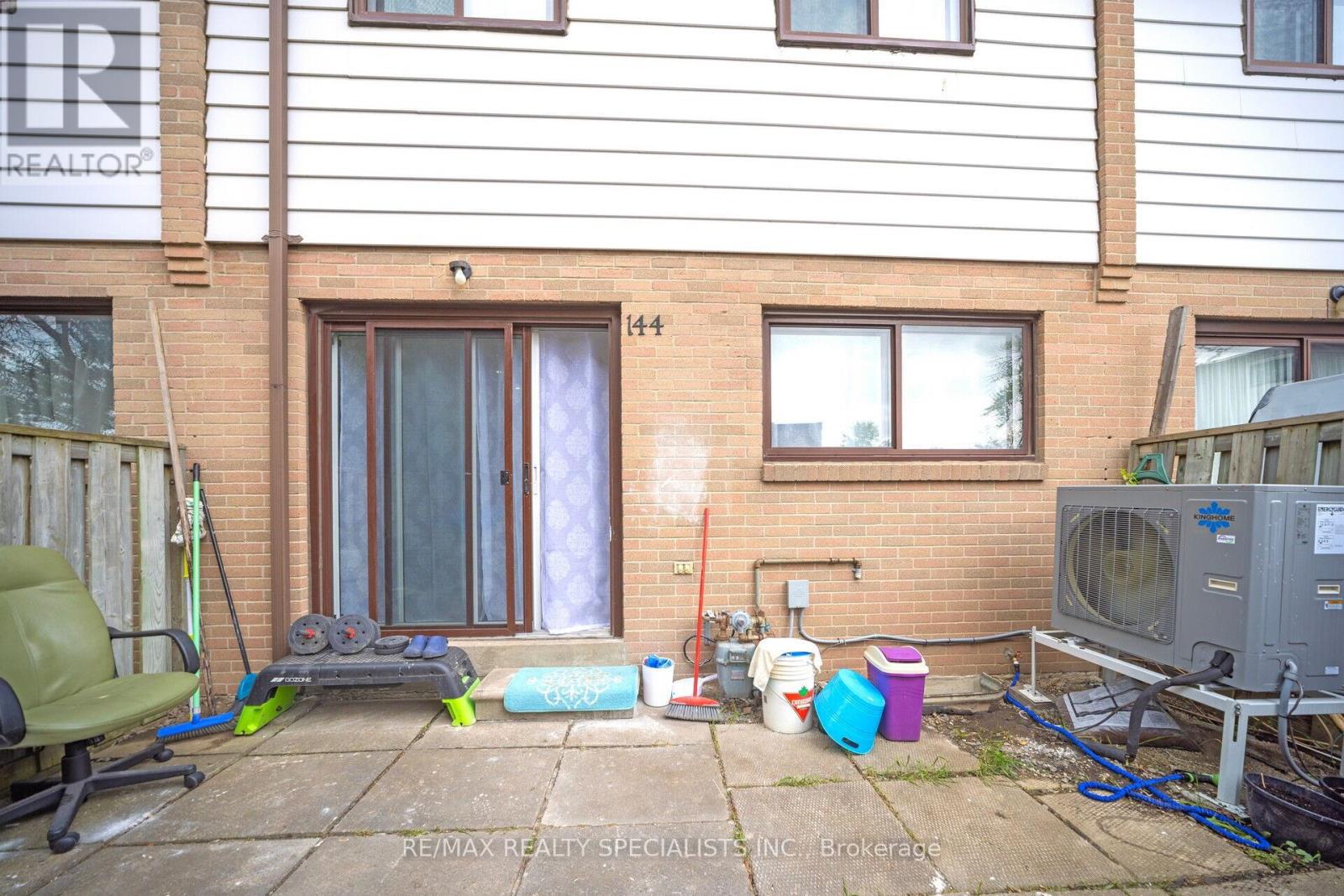 144 FLEETWOOD CRESCENT - 42