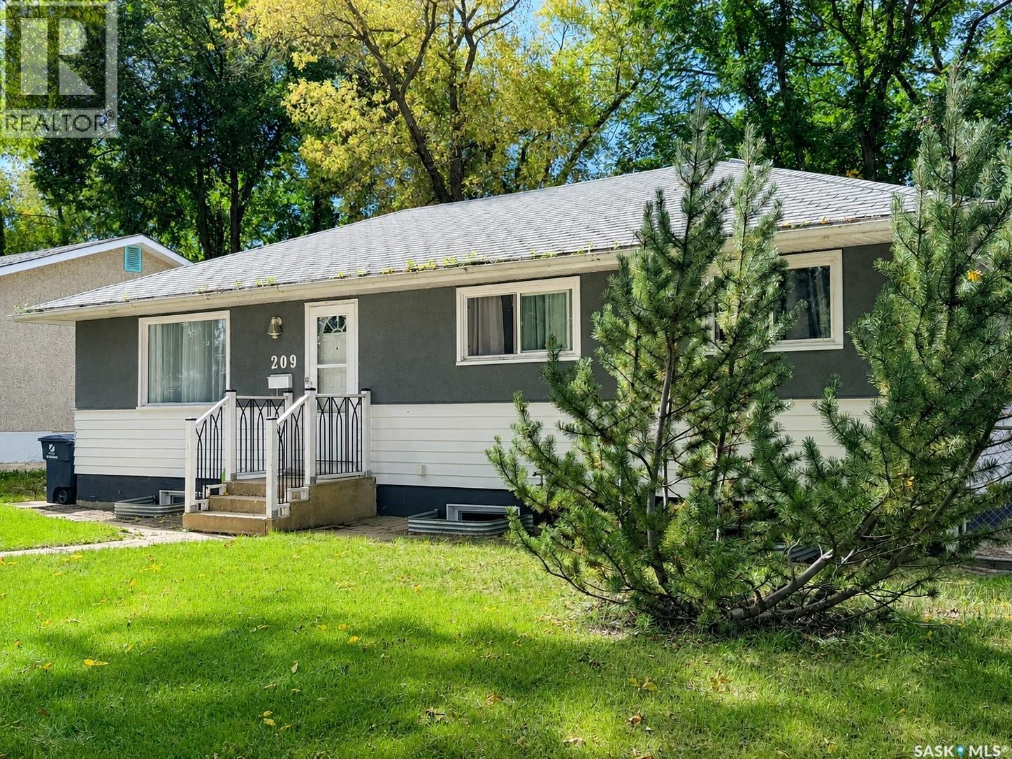 209 Winnipeg AVENUE S, Saskatoon, Saskatchewan, S7M3M1, Saskatoon, Saskatchewan — photo 4 of 5