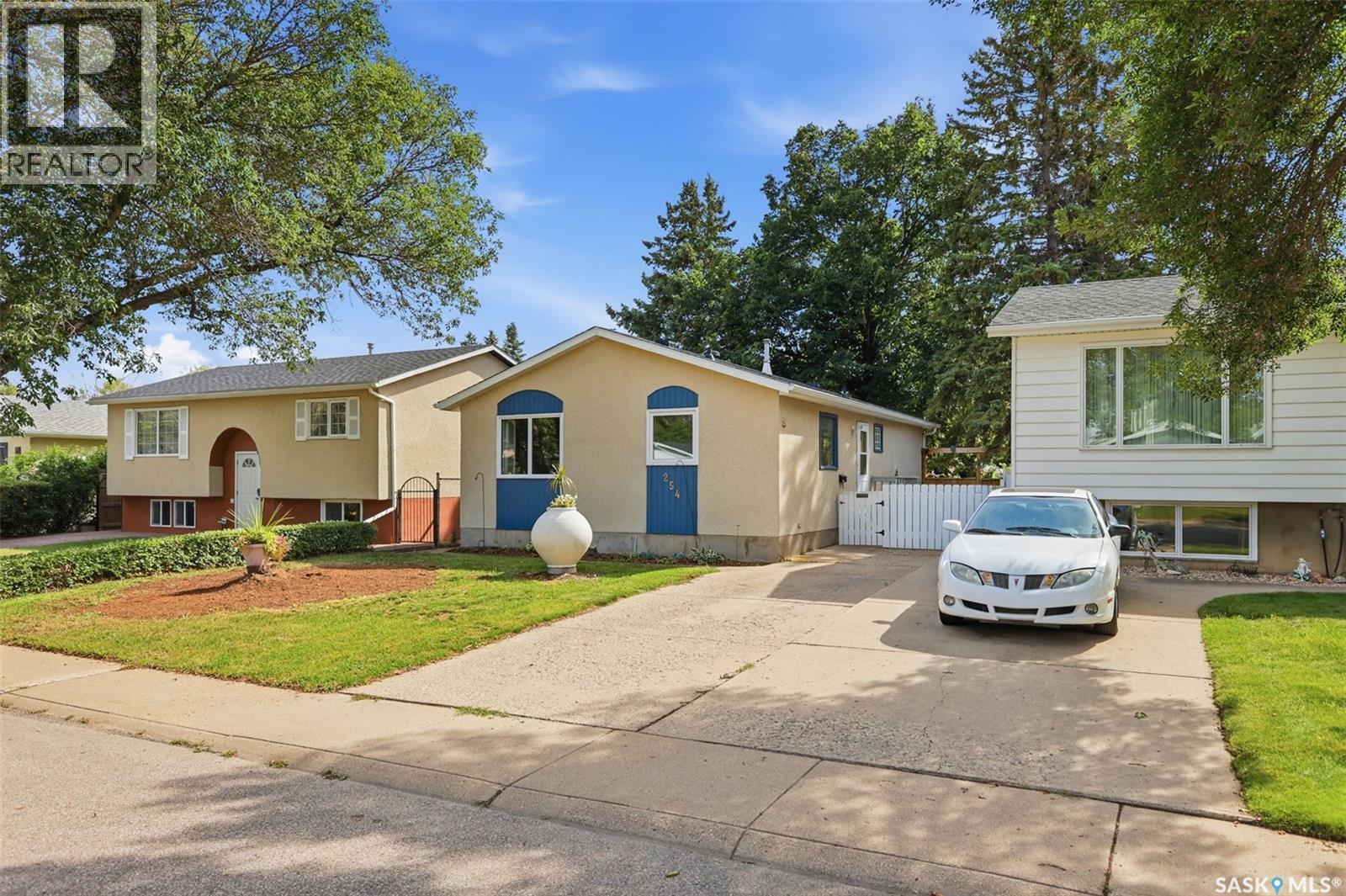 254 McMaster CRESCENT, Saskatoon, Saskatchewan, S7H4E3, Saskatoon, Saskatchewan — photo 2 of 5