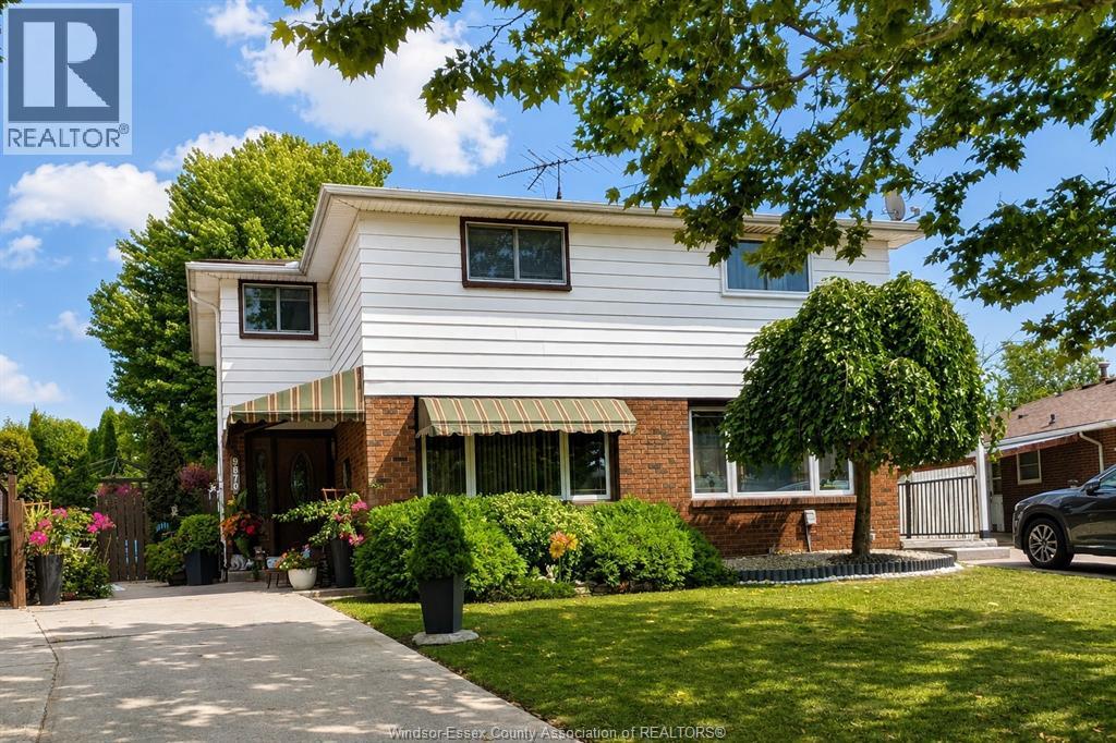 9870 LYNNGROVE - 1